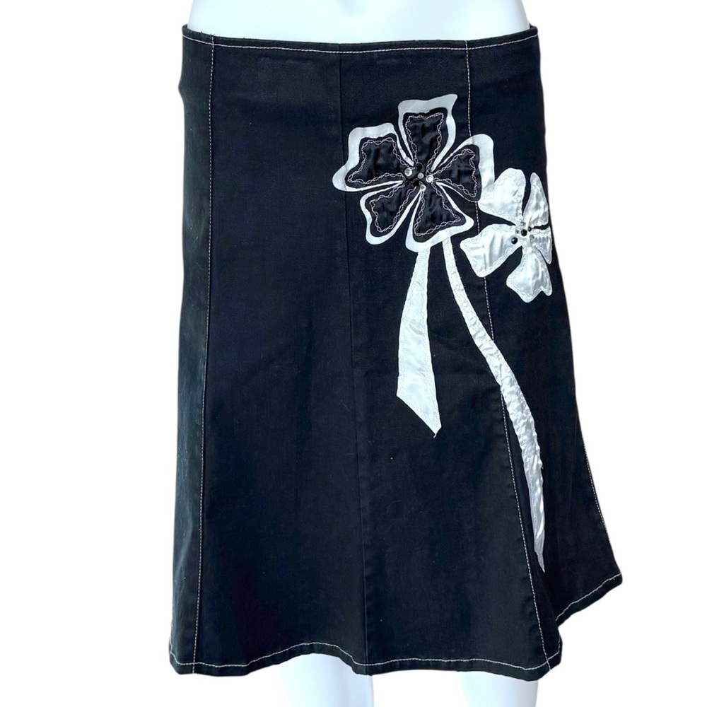 Unique Y2K Denim skirt with bold and white floral appliqués size 9 - Picture 6 of 8
